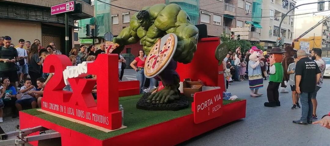 Carroza del IncreÃ­ble Hulk para Porta VÃ­a Pizza en Puente Tocinos 2