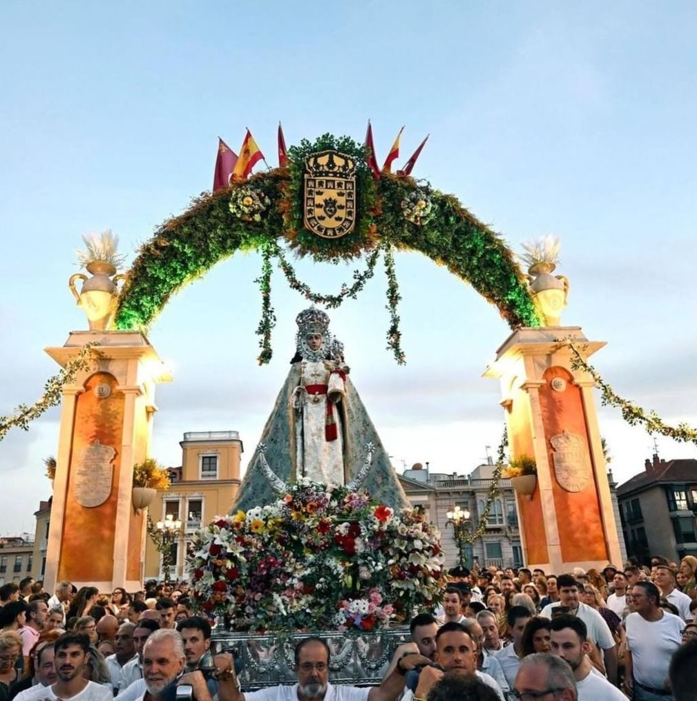Arco floral para la Virgen de la Fuensanta