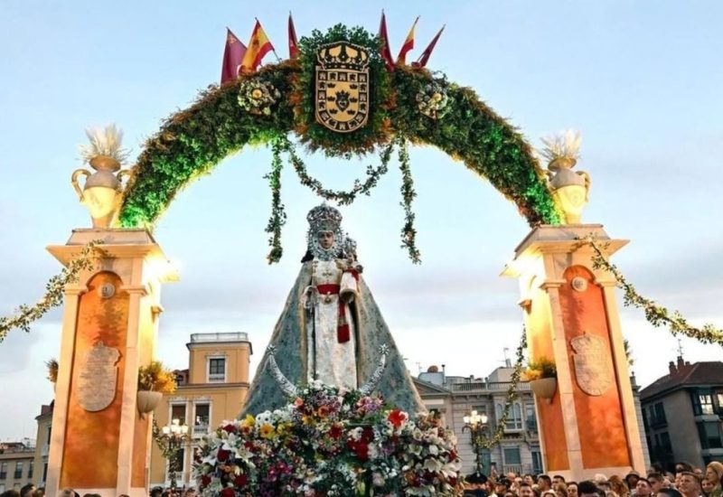 Arco floral para la Virgen de la Fuensanta